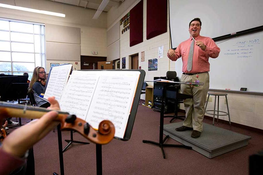 Justin Steger, receiver of the 2016 Wisconsin Music Educators Association Richard Gaarder Award student teaches a music class.